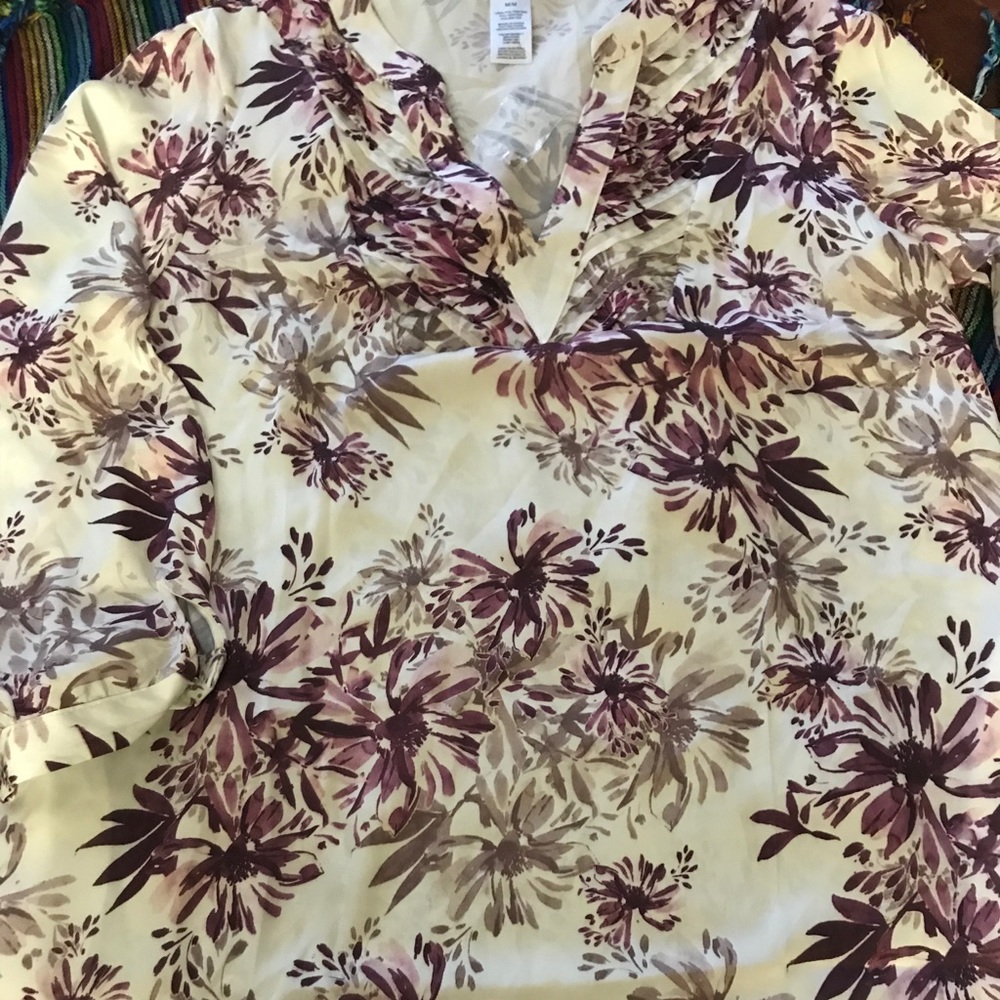 Floral pattern Blouse π - Picture 2 of 5